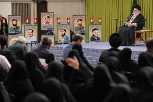 انقلاب اسلامی کشور را از سقوط مطلق نجات داد/ مبارزات انقلاب مبارزه برای حفظ هویت و موجودیت ملت ایران بود