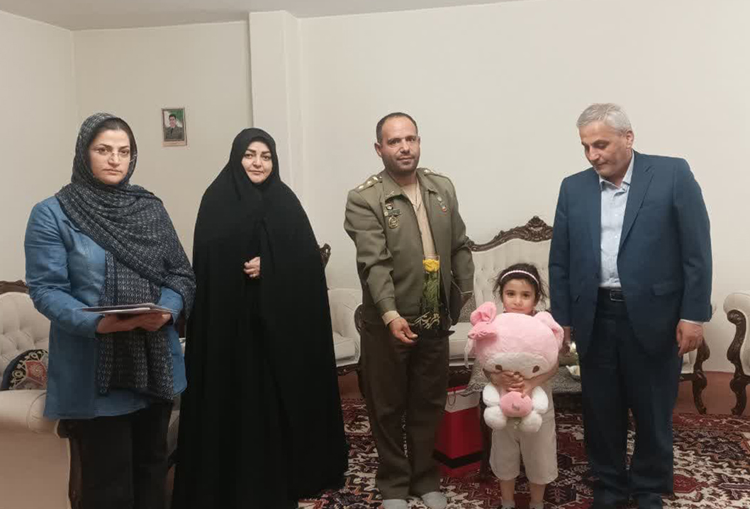 تجلیل از دختران شهدا توسط مدیرکل بنیاد شهید آذربایجان شرقی به مناسبت روز دختر