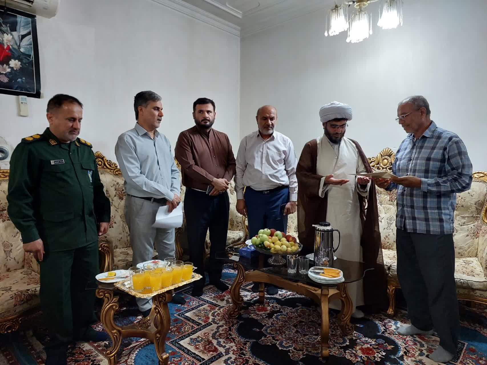 تجلیل مدیر کل بنیاد شهید و امور ایثارگران بوشهر از ۹ خانواده شاهد و ایثارگر بخش سعدآباد